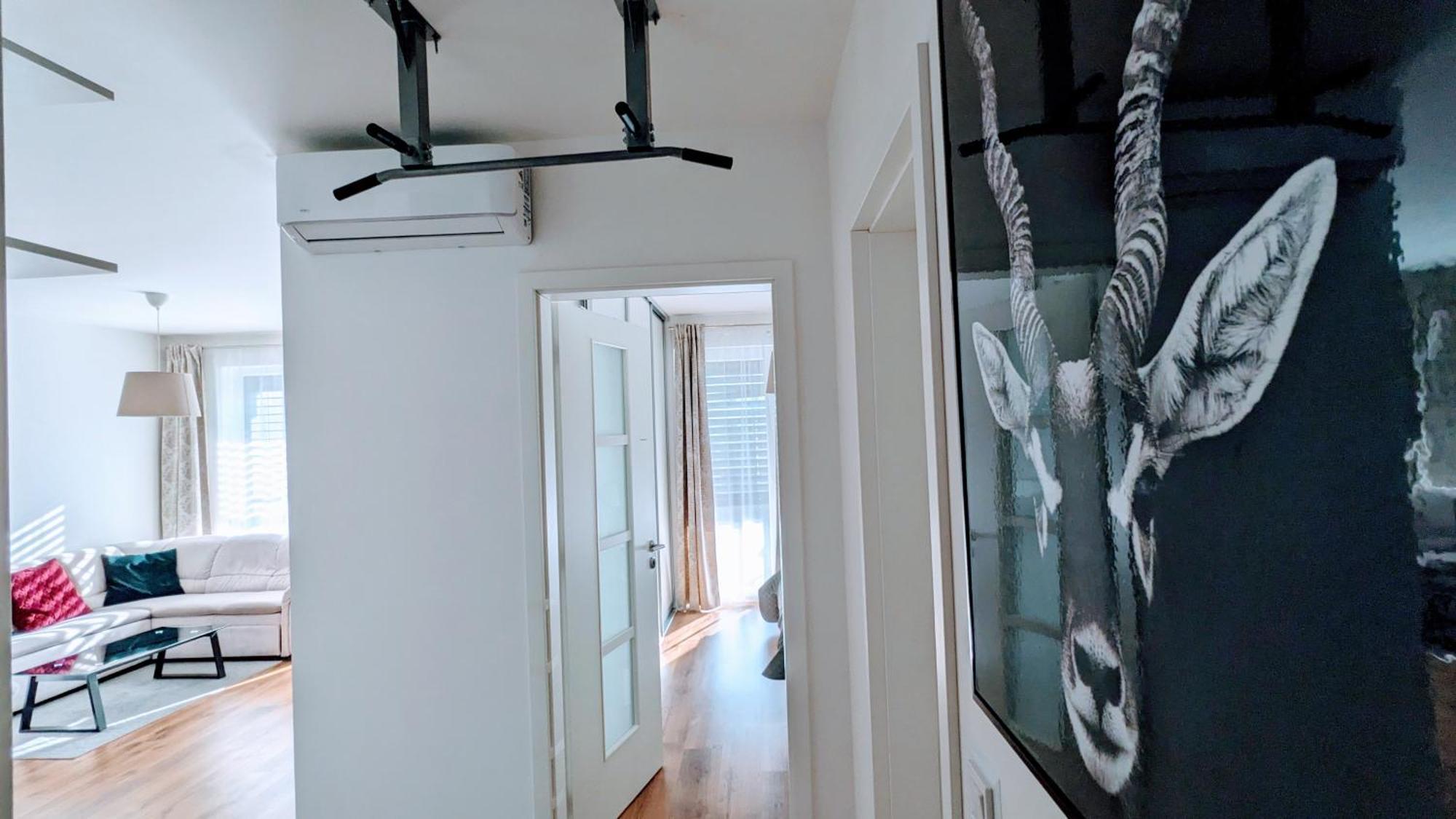 E1 Luxury Oldtown Apt - 2X Parking, Foodstore, Pcscreen, Netflix, Unlimited Music, Crib, Babychair, Fastwifi, Aircon Košice Exteriér fotografie
